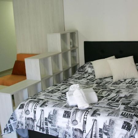 Apartamentos Turisticos Plaza San Juan 2 Тудела Экстерьер фото