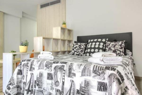 Apartamentos Turisticos Plaza San Juan 2 Тудела Экстерьер фото